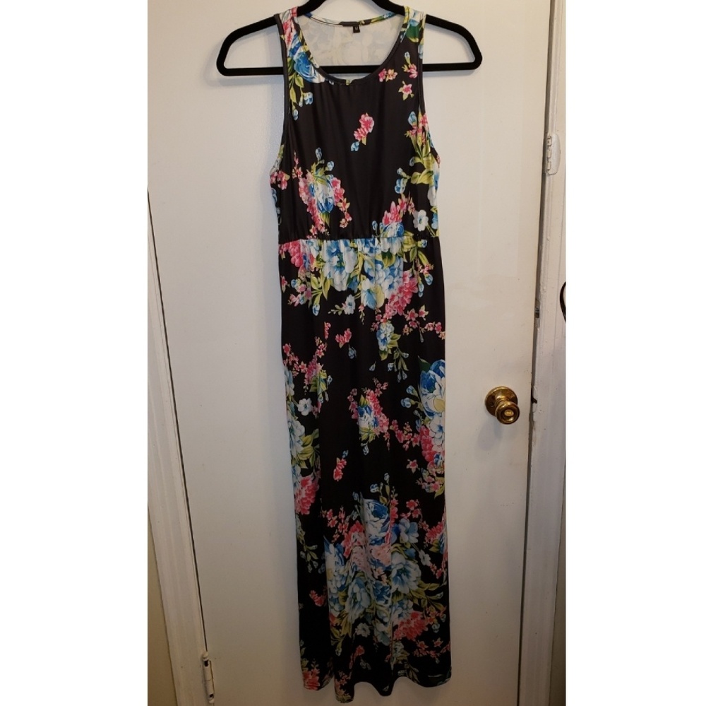 Floral Maxi Dress With Pockets!